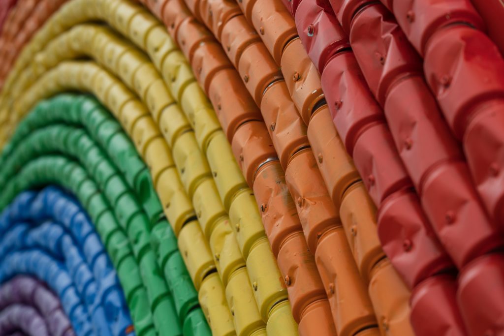 Decora tu hogar en las fiestas patrias de Chile con latas de colores